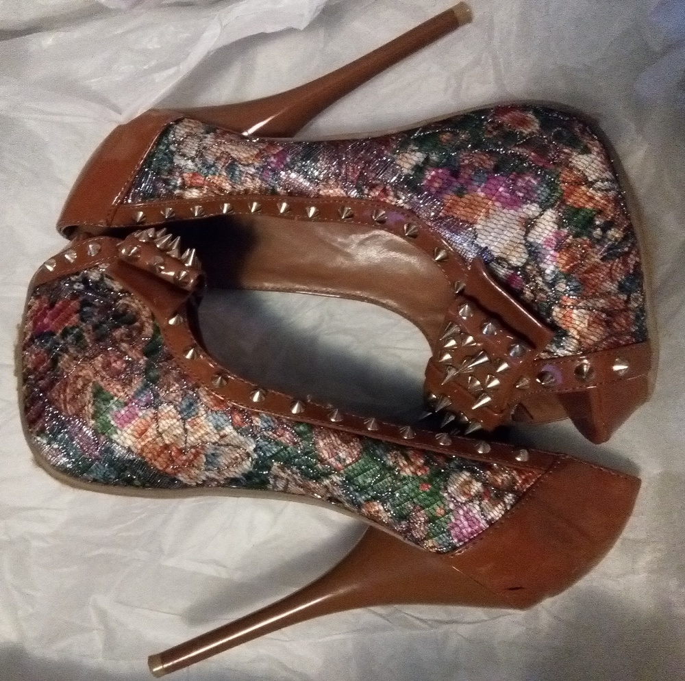 Spiked floral stiletto